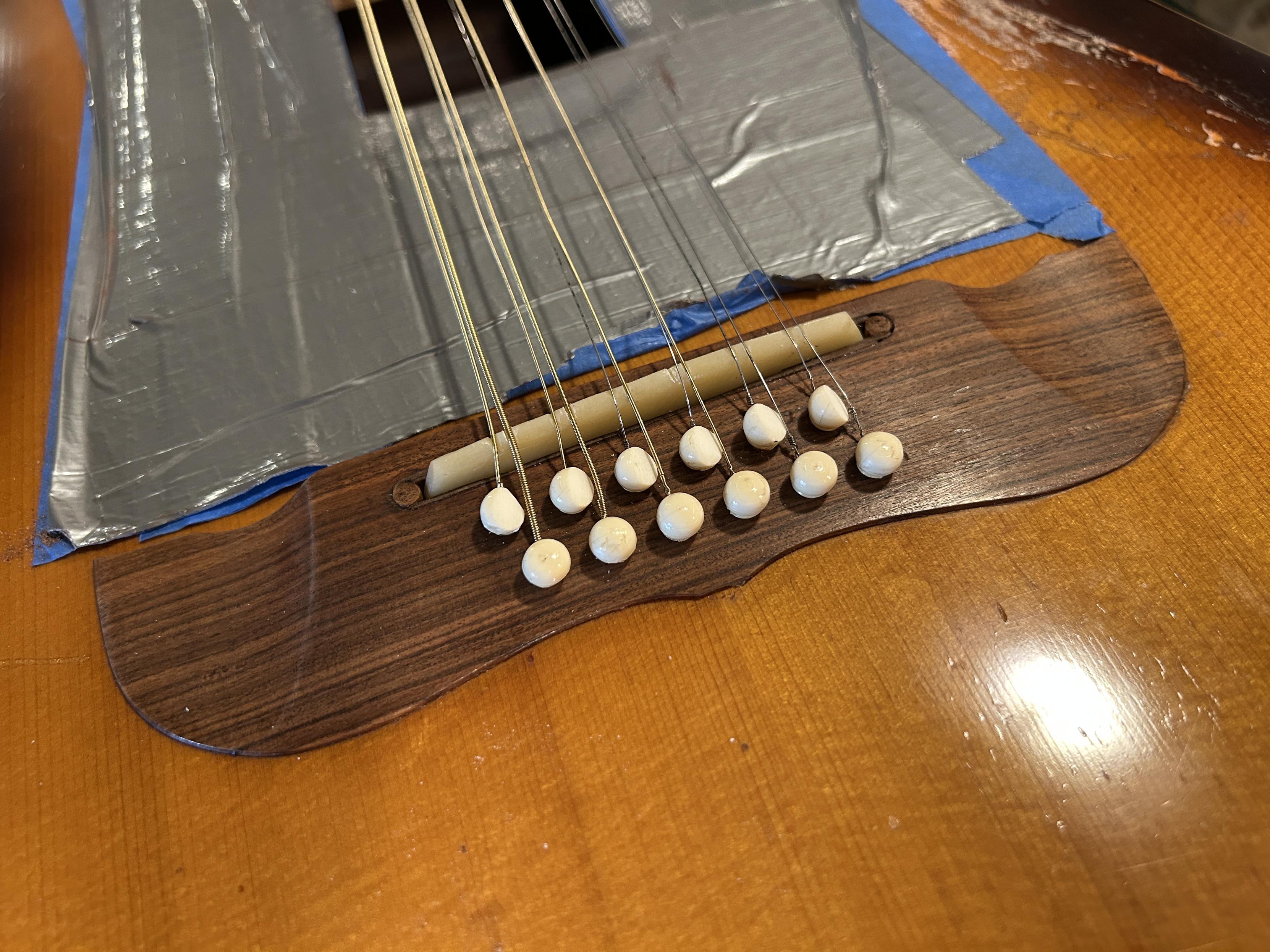The after picture. 👍
one of the problems of downsizing a guitar. it’s the bridge, saddle and strings of the 12 string project with the forward (octave string) bridge pins no longer interfering with the other six strings. 😀😇🎶